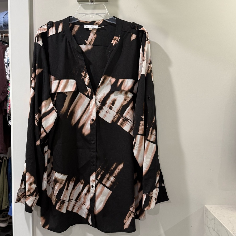 Calvin Klein Black and Cream Abstract Blouse